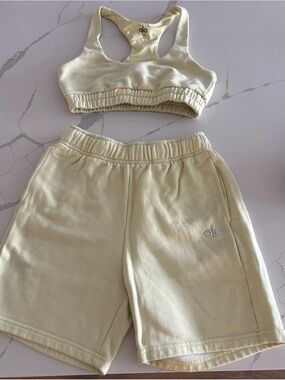 ALO Yoga Kids Light Cream Athletic set top+ shorts